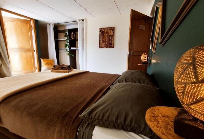 标准间带阳台, Casa Kayam Hostal Y Residencia Artística