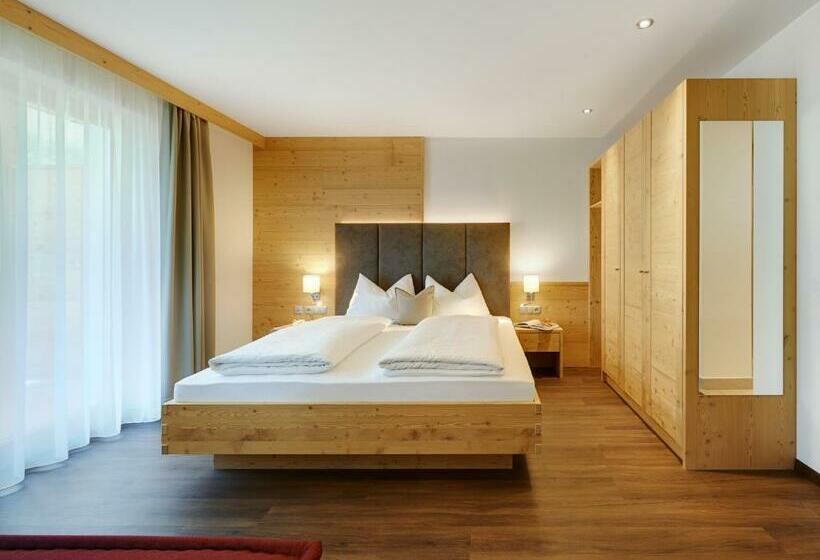 جناح, Alpin Stile