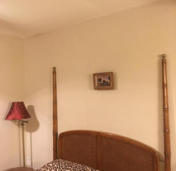 غرفة قياسية, Capri Beach