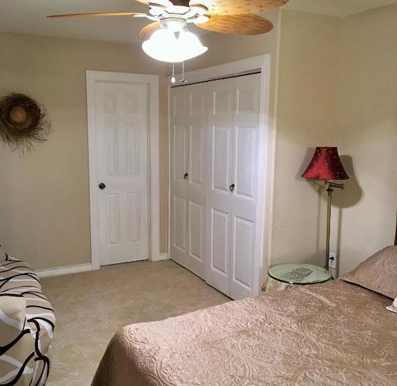 غرفة قياسية, Capri Beach