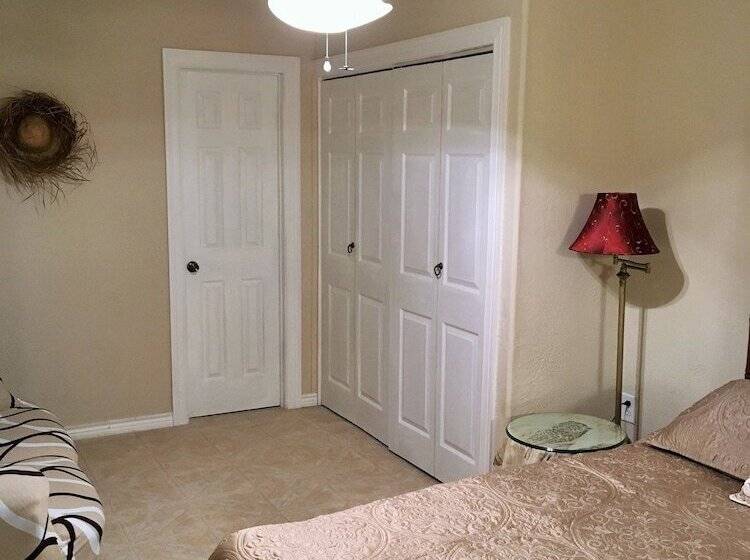 غرفة قياسية, Capri Beach