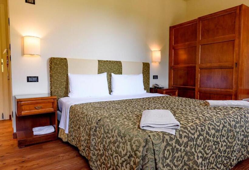 Quarto Triplo Clássico, Dune Agriturismo