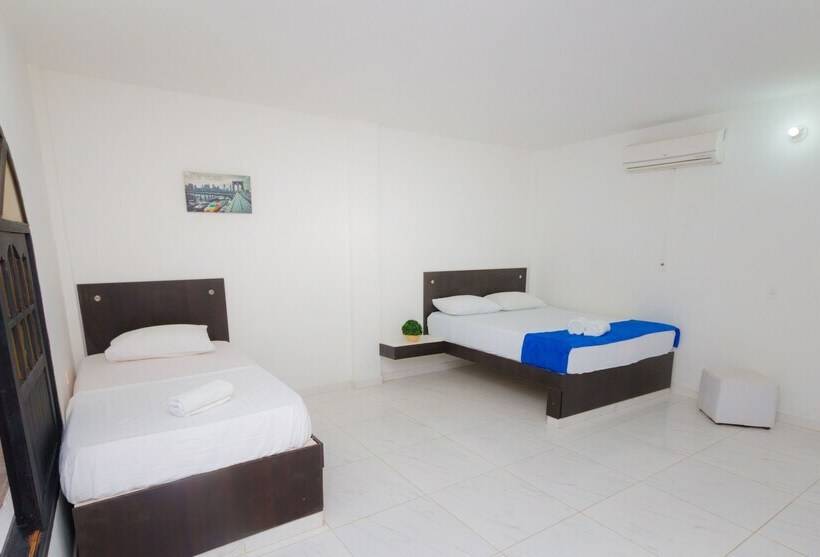 スタンダードトリプルルーム, Kevins