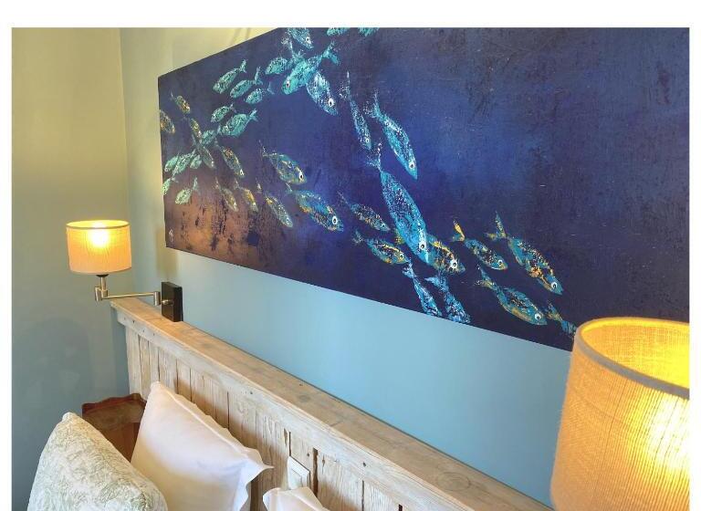 جناح مزوَّد بشرفة, La Jabotte