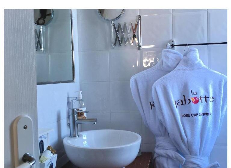 جناح مزوَّد بشرفة, La Jabotte