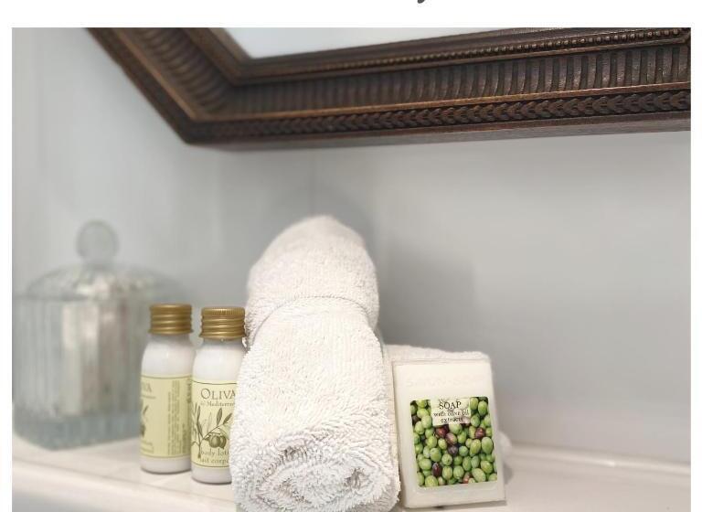 جناح مزوَّد بشرفة, La Jabotte