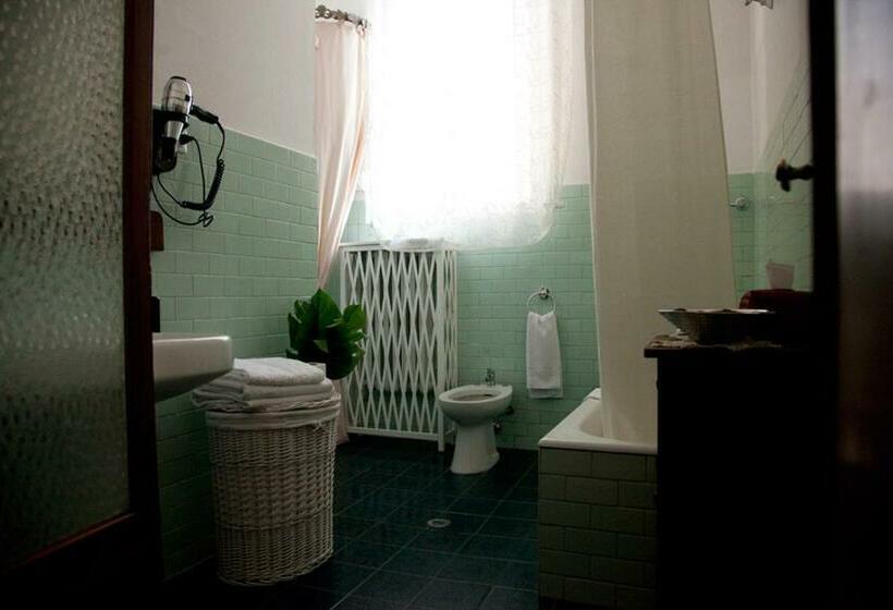 آپارتمان 2 خوابه, Le Case Cavallini Sgarbi Di Rina Cavallini