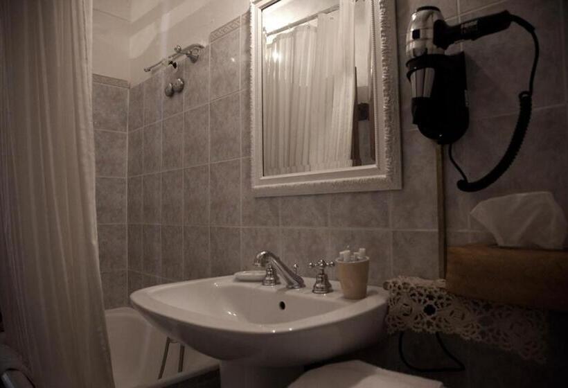 آپارتمان 2 خوابه, Le Case Cavallini Sgarbi Di Rina Cavallini