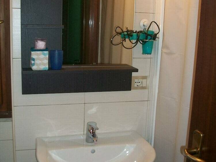 スタンダードトリプルルーム, Meublé Moderno