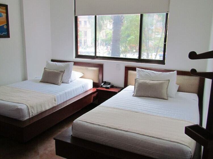 Номер Стандарт, Plaza Mayor Medellin