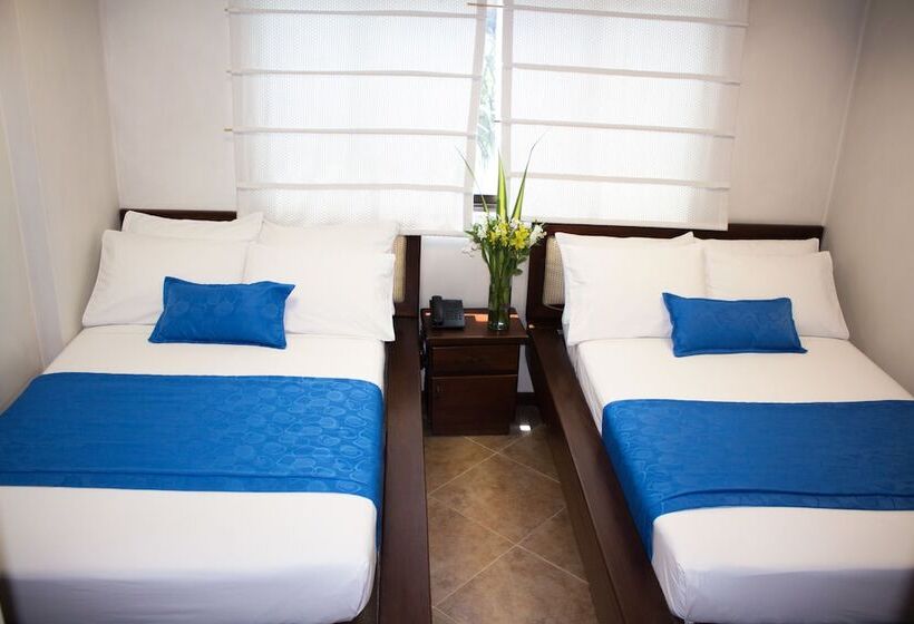 Номер Стандарт, Plaza Mayor Medellin