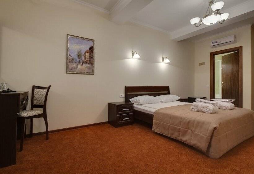 スタンダードルーム, Solo Admiralteyskaya