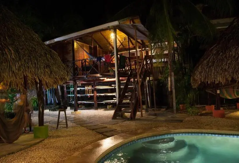 スタンダードバンガロー, Playa Grande Surf Camp