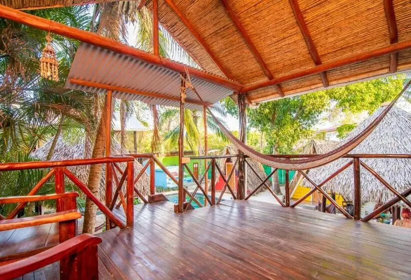 スタンダードバンガロー, Playa Grande Surf Camp