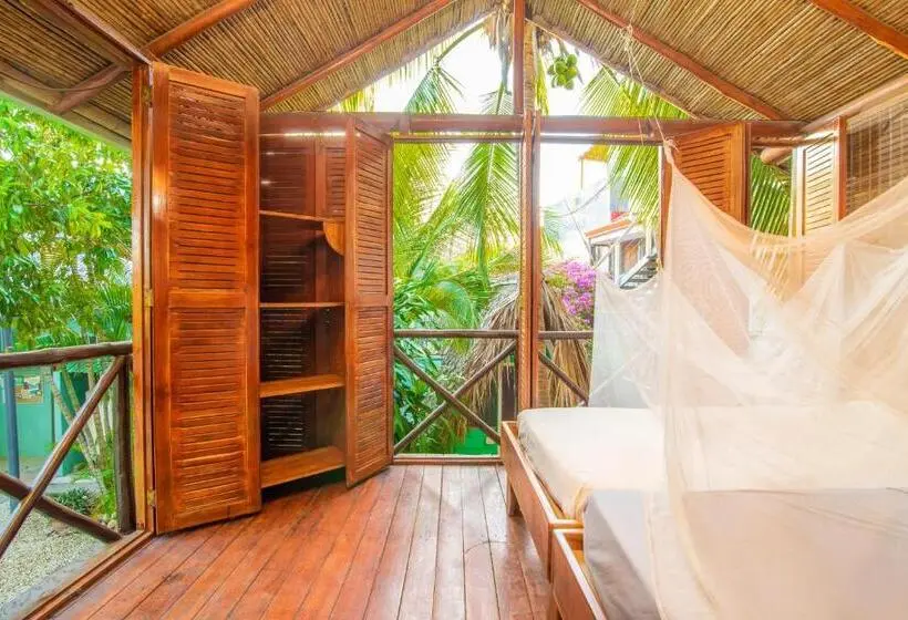 スタンダードバンガロー, Playa Grande Surf Camp