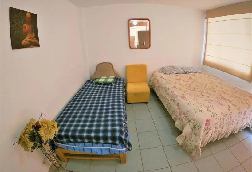 اتاق استاندارد با چشم‌انداز استخر, Waves Surf Camp Peru