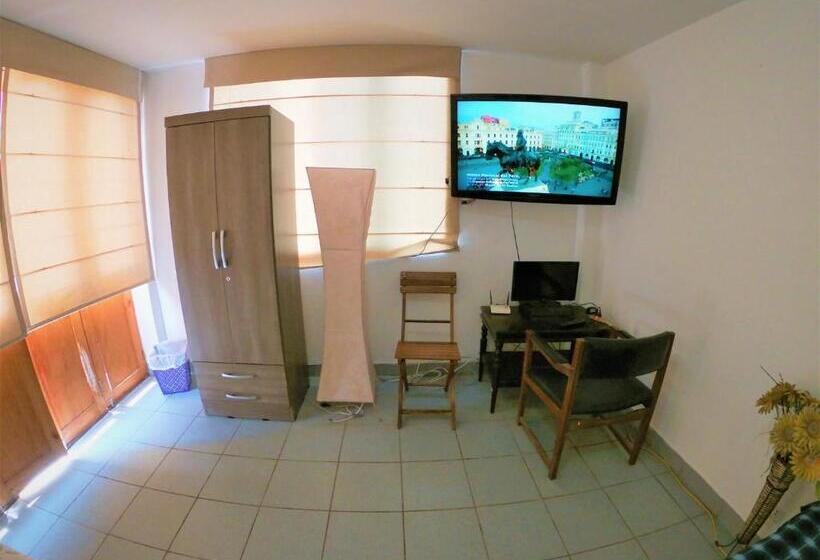 غرفة قياسية مطلّة علي حمام السباحة, Waves Surf Camp Peru