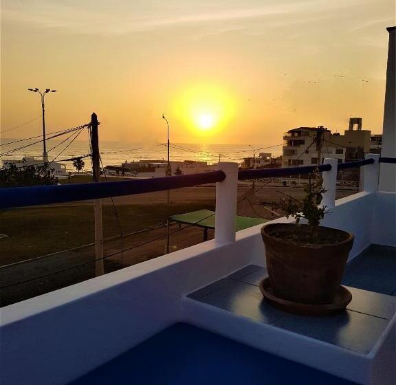 اتاق استاندارد با چشم‌انداز استخر, Waves Surf Camp Peru