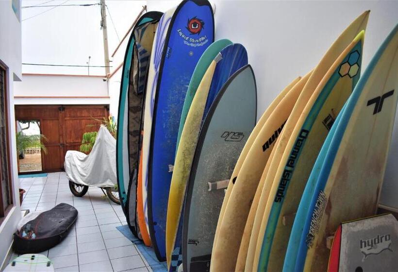 اتاق استاندارد با چشم‌انداز استخر, Waves Surf Camp Peru