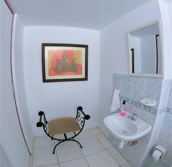 اتاق لوکس, Waves Surf Camp Peru