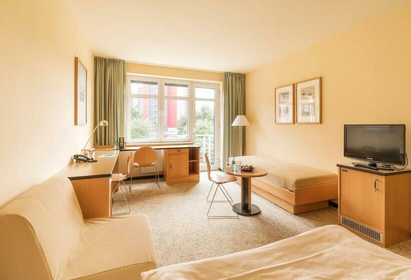 Standard Triple Room, Am Weberplatz