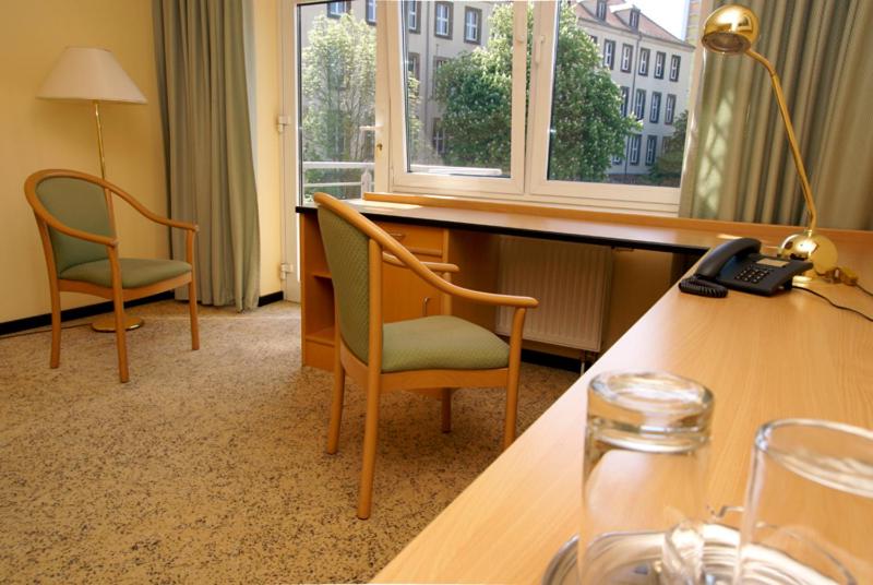 Standard Triple Room, Am Weberplatz