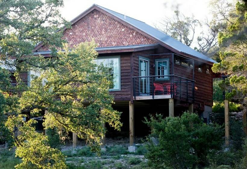 스탠다드 룸 킹사이즈 침대, Camp Lucy