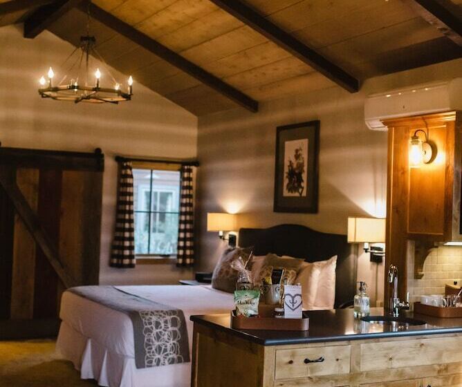 스탠다드 룸 킹사이즈 침대, Camp Lucy