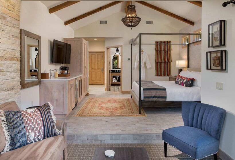 스탠다드 룸 킹사이즈 침대, Camp Lucy