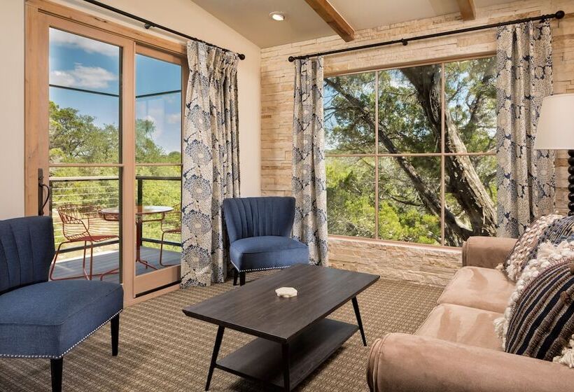 스탠다드 룸 퀸사이즈 침대, Camp Lucy