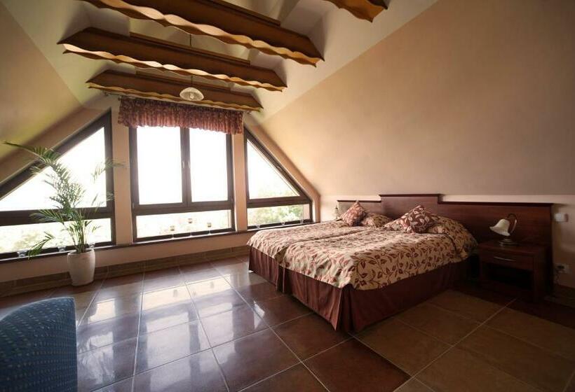 חדר סטנדרט לשלושה עם מרפסת, Concordia