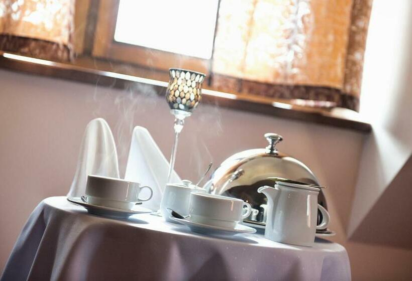 חדר סטנדרט לשלושה עם מרפסת, Concordia