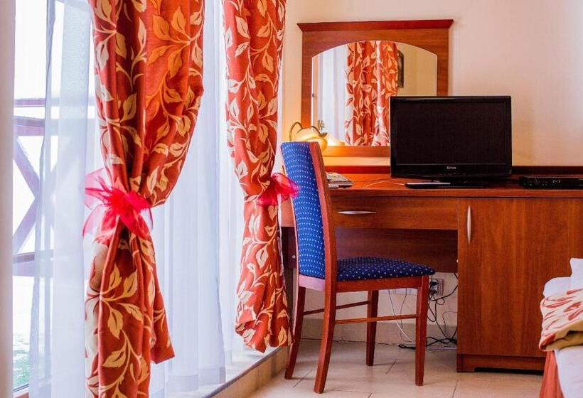 חדר סטנדרט לשלושה עם מרפסת, Concordia