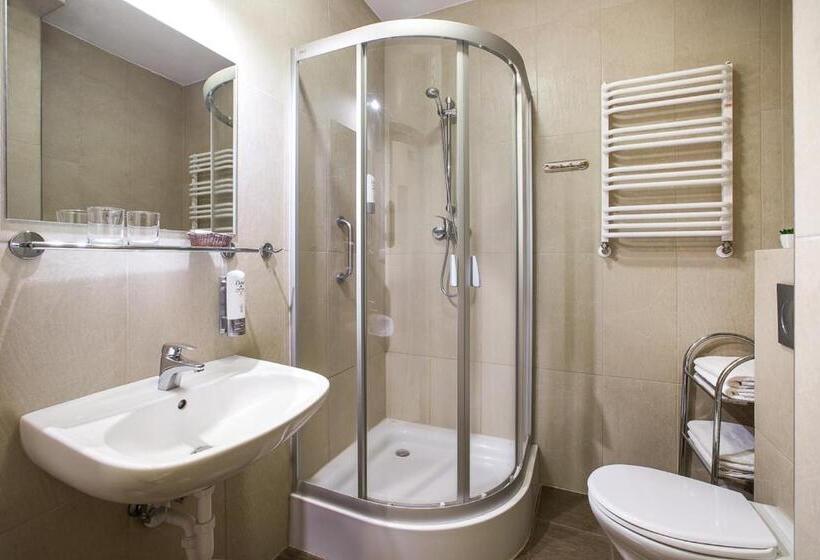 חדר סטנדרט לשלושה, Concordia