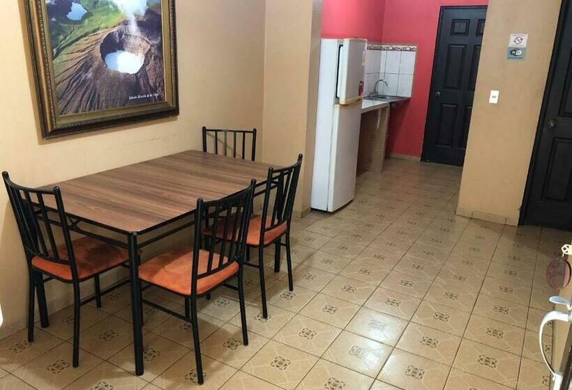 شقة غرفة واحدة, Del Rio