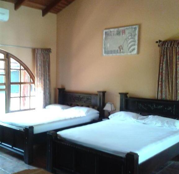 ファミリーステューディオ, El Paraiso Escondido   Costa Rica