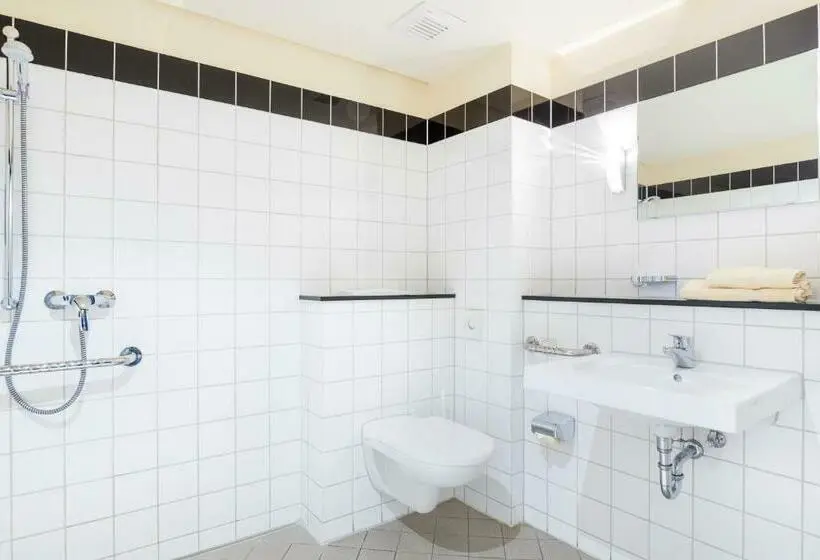 Standard Triple Room, Am Weberplatz