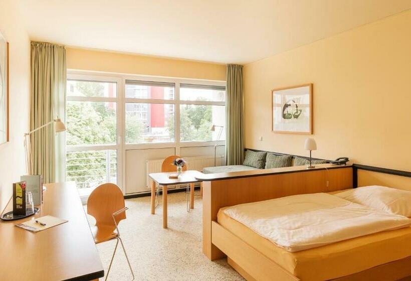 Quarto Triplo Estandar, Am Weberplatz