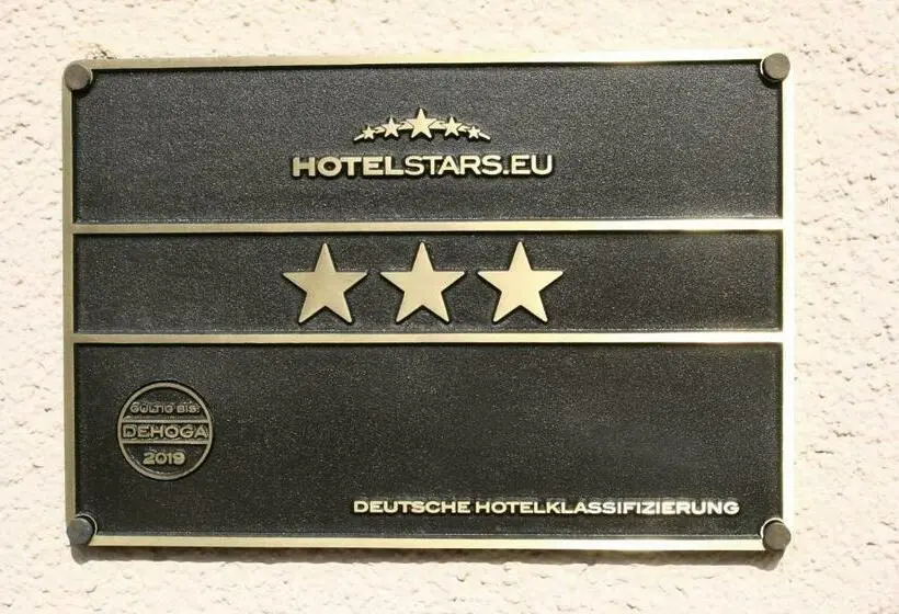 Standard Triple Room, Am Weberplatz