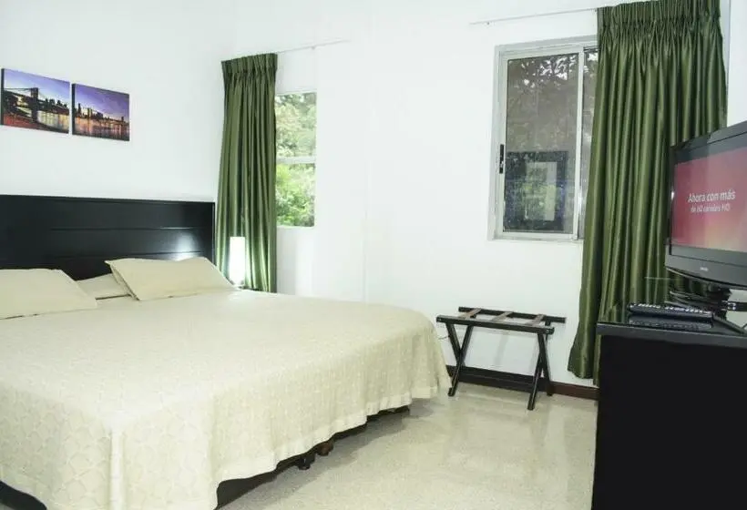バス共有のスタンダードルーム, Hostal Lleras Calle 8