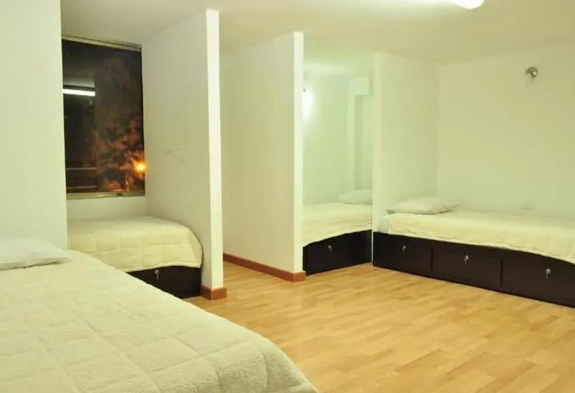 ルームシェアのワンベッド, Hostal Lleras Calle 8