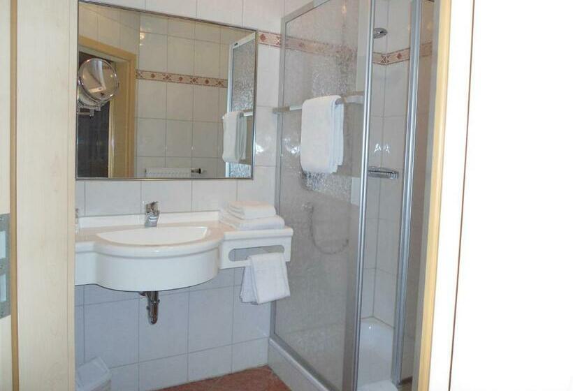 家庭间, Hutzenthaler