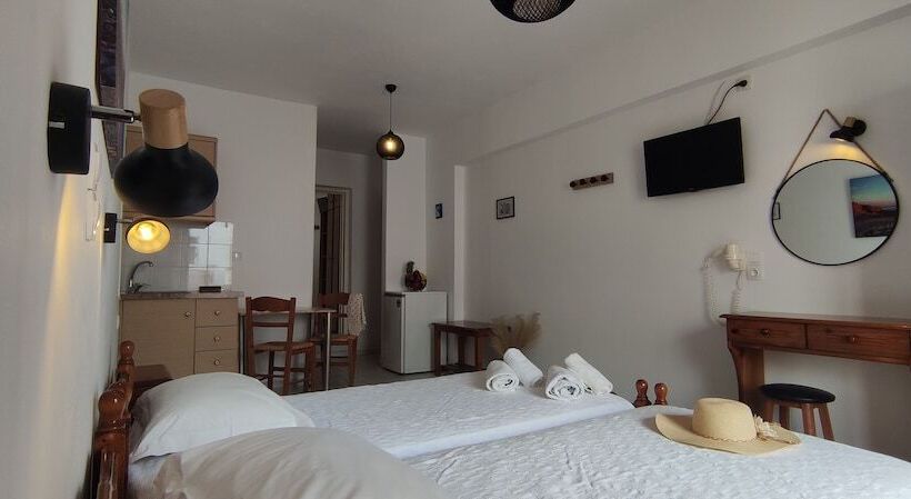 Четырехместный Номер Стандарт, Kapetanos Rooms