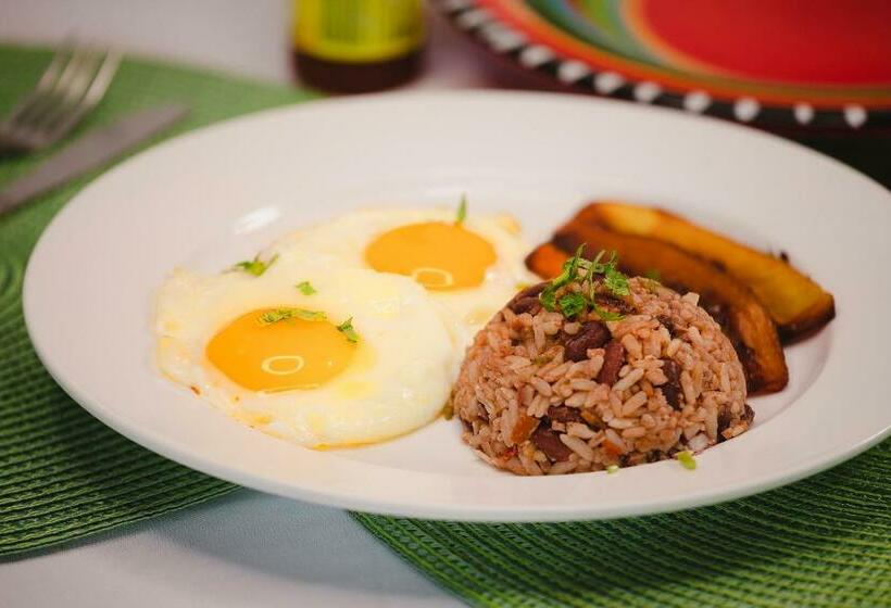 غرفة قياسية مطلّة علي حمام السباحة, La Hacienda