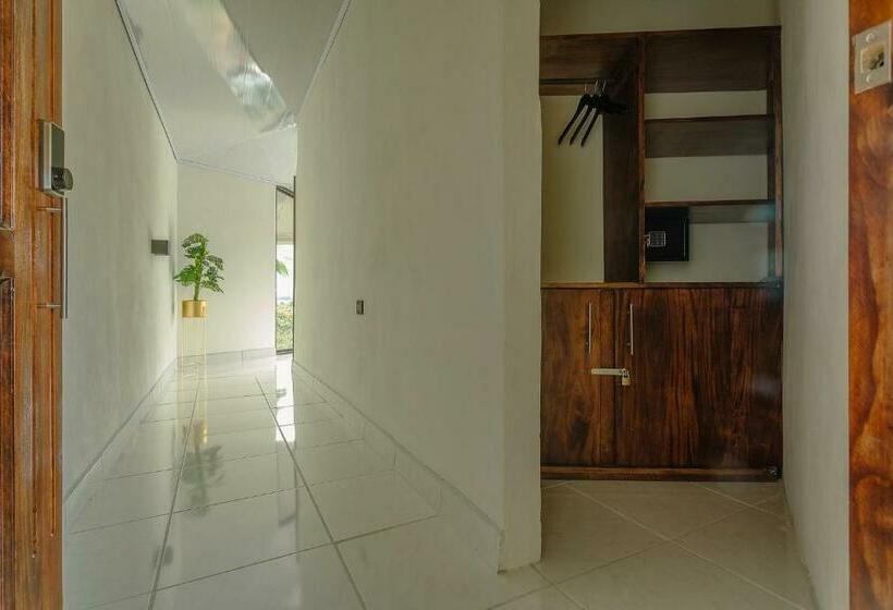 جناح مزود بجاكوزى, La Hacienda