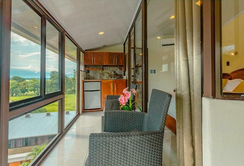 جناح مزود بجاكوزى, La Hacienda