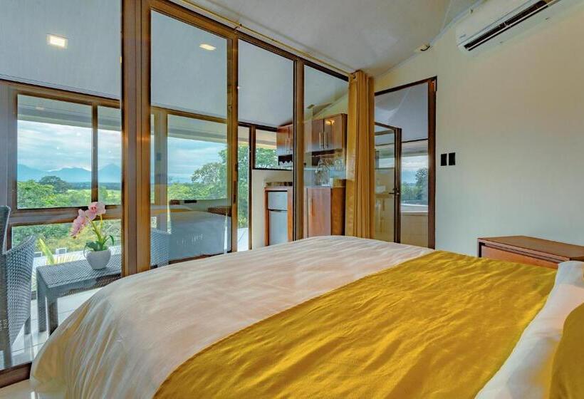 جناح مزود بجاكوزى, La Hacienda