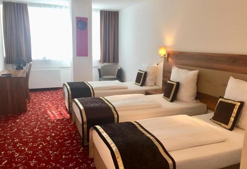 اتاق استاندارد سه نفره, Luna