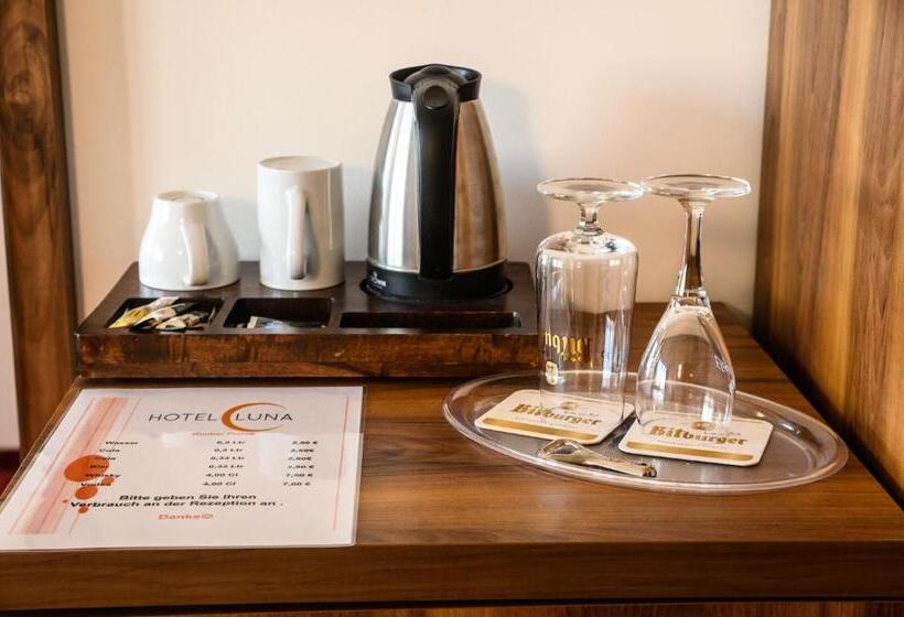 اتاق استاندارد سه نفره, Luna