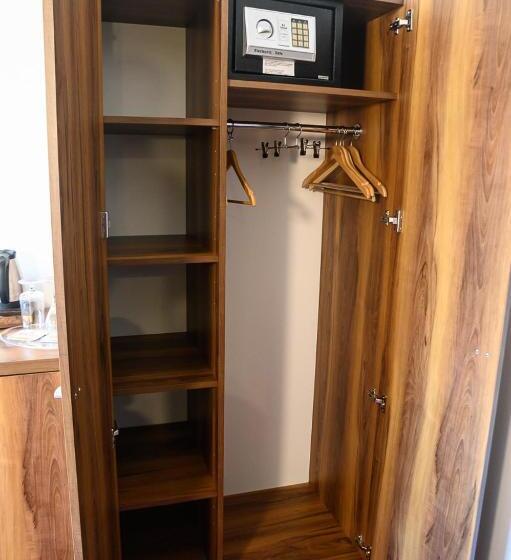 اتاق استاندارد سه نفره, Luna